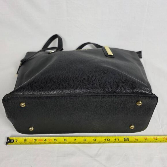 Michael Kors Black Pebbled Leather Jet Set Tote - Picture 4 of 9